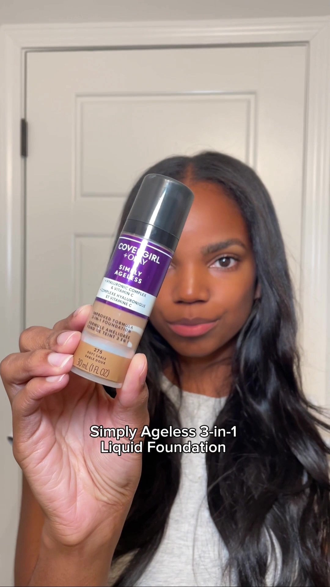 Covergirl + Olay Simply Ageless 3-in-1 Liquid Foundation, Creamy Natural - Morena Vogue