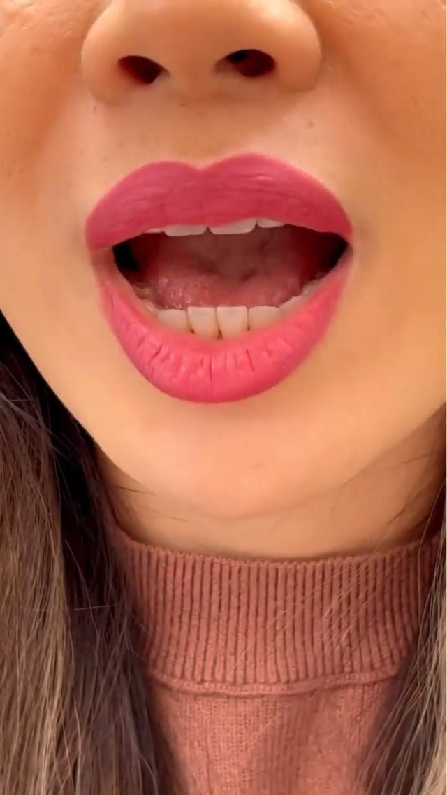 wet n wild Lip Liner Perfect Pout Matte Retractable Gel Lip Liner Pencil, Red Bare To Comment - Morena Vogue